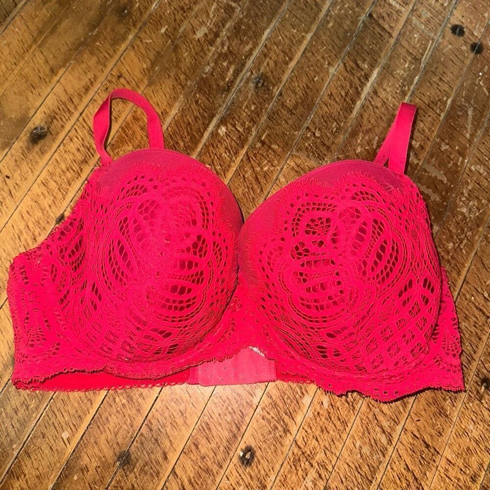 Victoria’s Secret Dream Angels red lacy 36DDD bra